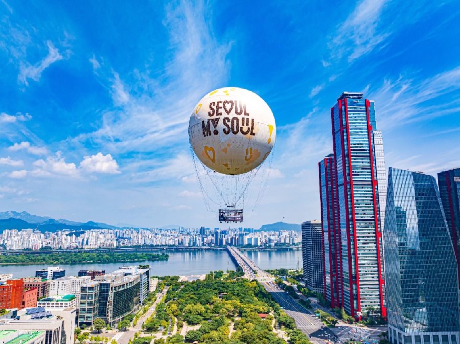 여의도공원 위에 뜬 서울달 기구